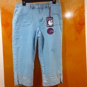 Gloria Vanderbilt Capris  Size 10